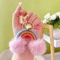 Portachiavi arcobaleno in macramè con doppi pon pon rosa e campanellino dorato - Blu
