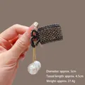 Détails des glands de perles blanches et chaîne dorée sur pince à cheveux en dentelle - M20 Strass Noir Double Perle Artificielle