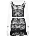Detail van sexy zwarte kanten lingerieset met transparante top en rok met ruches - S / Zwart