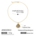 Collana con ciondolo a conchiglia in acciaio placcato oro 18K e dettagli tecnici - Collana a Conchiglia (JDN0103013)