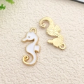 Niedliche vergoldete Seepferdchen-Anhänger mit weißem Emaille für DIY-Schmuck und Anhänger - 1 Stk. Weißes Seepferdchen