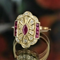 Vintage gouden hofstijl ring met marquise rode edelsteen en sprankelende witte diamanten - US 7 / Verguld