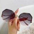 Gafas de sol oversize sin montura con lentes degradadas violetas y patillas doradas - Degradado Gris
