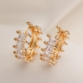 Orecchini a cerchio punk placcati oro 18K con zirconi quadrati e punte decorative - Oro (45666)