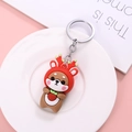 Schattige Shiba Inu sleutelhanger in rode rendier hoodie met aardbei en metalen ring - Rood rendierkostuum / Rood