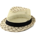 Detail van ademend gaasweefsel en gestreepte rand op een klassieke strooien fedora hoed - M (56-58cm) / Beige
