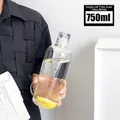 Borraccia in vetro da 750ml con scala graduata e fette di limone fresco all'interno - Grande (Trasparente)