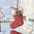 Addobbo natalizio a calza rossa vintage con texture a rilievo e dettagli dorati - Calza di Natale