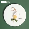 Portachiavi realistico a spiedino Oden con ciondoli in resina e anello dorato, 14.5g 6.5cm - Spiedino di Oden con alghe