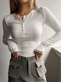 Eng anliegendes weißes Langarm-Henley-Oberteil aus Rippstrick mit Knöpfen für Damen - S / Oberteile / Weiß
