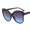 Occhiali da sole a farfalla oversize con montatura nera e lenti sfumate viola-blu - Montatura Nera Lenti Grigio Blu