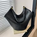 Grand sac fourre-tout noir rétro en cuir huilé avec poignée tressée et boucles - Noir