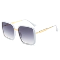 Gafas de sol cuadradas blancas con varillas doradas y lentes degradadas moradas vista 45° - Montura Blanca Lentes Grises Degradados
