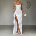 Elegantes weißes Abendkleid aus Satin mit hohem Schlitz, Trägern und Falten-Details - M / Weiß
