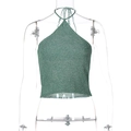 Detail des grünen Neckholder-Stricktops mit Schimmereffekt und rückenfreiem Design - S / Grün