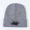 Berretto in maglia grigia con risvolto e ricamo nero HEART in stile casual urbano - Grigio