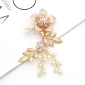 Pinza de pelo para novia dorada con flores de metal y colgantes de perlas finas - Dorado HS-J5570