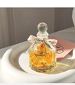 Detail of citrus reed diffuser with orange slice, beige ribbon and glass spherical stopper - 100ml / White Peach Oolong