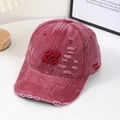 Casquette de baseball rouge délavée vintage avec détails usés et broderie OK - Broderie de lettres OK / Rouge