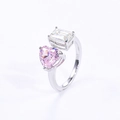 S925 zilveren ring met roze hart en heldere moissanite in smaragdgeslepen vorm - HK Maat 9-11 / Roze + Wit