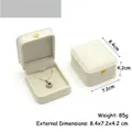 Écrin pendentif blanc en cuir PU avec couronne et doublure en velours gris pour bijoux - Boîte à Pendentif / Blanc