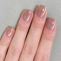 Primer plano de uñas postizas ojo de gato rosa nude con acabado brillante en cuero - Rosa Nude con Purpurina (1XG2-2504-021)