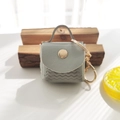 Mini light grey faux leather handbag keychain with wave pattern and gold metal buckle - Gray