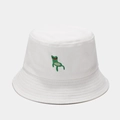 Détail d'un chapeau bob blanc en coton avec broderie de grenouille verte et bord surpiqué - M (56-58cm) / Blanc