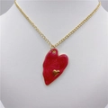 Goldkette mit rotem Herzanhänger in Marmoroptik und kleinem goldenen Herzdetail - Rot