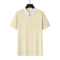 Detailansicht beige Polohemd mit weißem Kragen, Reißverschluss und Brusttasche - Khaki und Weiß