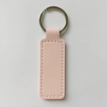 Dettaglio portachiavi in pelle PU rosa con cucitura a doppio lato e anello argentato - Rosa