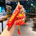 Schattige rode cartoon draak sleutelhanger met Fu karakter en kwastje - B416-1 Rood Zittende Zijwaartse Knuffel