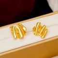 Minimalistische unregelmäßige geometrische Faltenohrringe in 18K Gold mit Wellentextur - 18K Gold