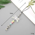 Dettaglio di un laccetto per cellulare con farfalla, perle a cuore e chiave - Fiocco Colorato + Ciondolo Chiave