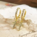 Klassische Vintage Gold-Kreuz-Creolen mit schimmernden weißen Zirkonsteinen für Damen - Gold