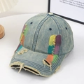 Berretto da baseball in denim invecchiato con graffiti patchwork colorati vivaci - Azzurro
