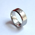 Anillo de acero de titanio plateado con acabado cepillado y diamante para mujer - US 9 / Superficie Mate Ancha con Circonita Única / Color Acero