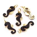 Lot de 5 pendentifs hippocampe dorés avec micro-pavage de zircons noirs brillants - Seahorse Gold Plated / 1 pièce