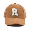 Detailansicht einer camelbraunen Cord-Baseballkappe mit glitzerndem Buchstaben-R-Aufnäher - R-Buchstaben Aufnäher (Braun)