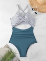 Détail d'un maillot de bain une pièce avec dos nu rayé et fronces latérales gainantes - S / Haut Et Bas / Rayé et Bleu