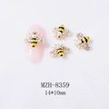Primer plano de abalorios 3D para uñas de abeja con pedrería colorida y perla - Estilo Abeja Cristal Arcoíris Base Dorada (8359)