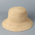 Elegante strooien zonnehoed van natuurlijk raffia met fijn weefsel en een brede rand - M (56-58cm) / Natuurlijk