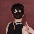Épingles à cheveux sirène et fleurs avec cristaux sur un chignon sophistiqué - Fleur Queue de Poisson Or