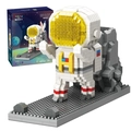 Astronaut building block pen holder with yellow visor and 840 pieces for kids - 97022 Energy Wave Astronaut Pen Holder with Light