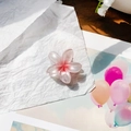 Haarklammer mit rosa-weißer Farbverlauf-Frangipani-Blüte aus glänzendem Harz - Orangerot-Klein