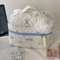Gesteppte Kosmetiktasche mit Schleifenmuster und blauem Reißverschluss für Reisen - Kosmetiktasche / Blaue Schleife