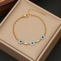 Detalle de pulsera ojo turco dorada con dijes de esmalte azul y cristales brillantes - Estilo de Ojo Turco Redondo (1#)