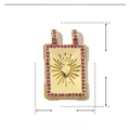 Dettaglio del ciondolo rettangolare in oro con cuore in zircone rosso e altezza di 27 mm - Cuore Radiante-VH624