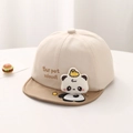 Dettaglio del cappello da sole per neonati con bambola panda 3D e tesa morbida beige - 46-48cm (6 Mesi - 2 Anni) / Beige Caffè