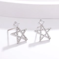 Minimalistische silberne Pentagramm-Ohrringe mit Zirkonia-Inlay auf geometrischer Basis - Pentagramme